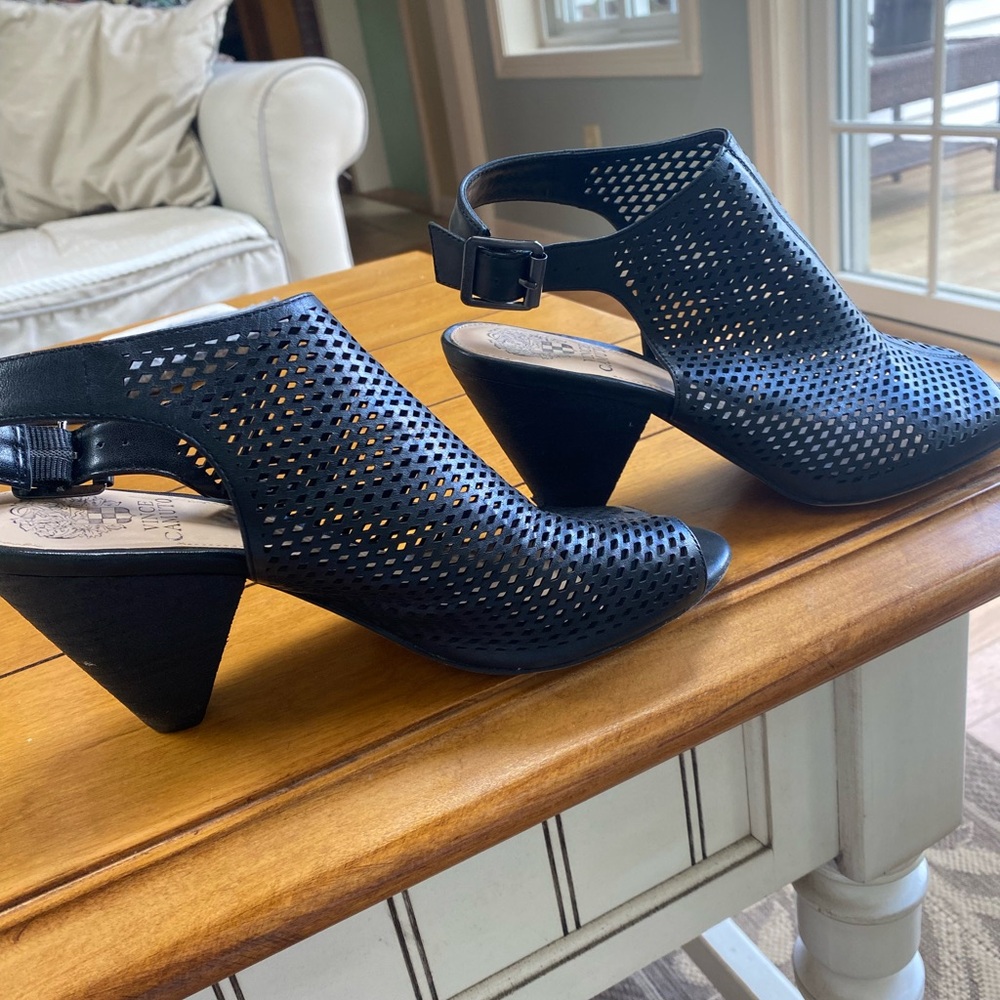 Vince Camuto open toed sandals. Size 8